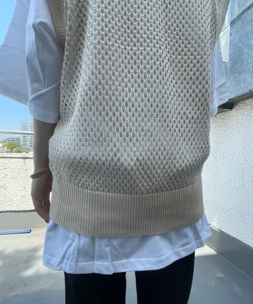XU（エックスユー）の「【XU/エックスユー】mesh knit vest/メッシュニットベスト Vネックベスト アミアミニット アミアミベスト 重ね着 レイヤード（ベスト・メンズ・ブラック/アイボリー・ONE SIZE）」の6枚目の写真