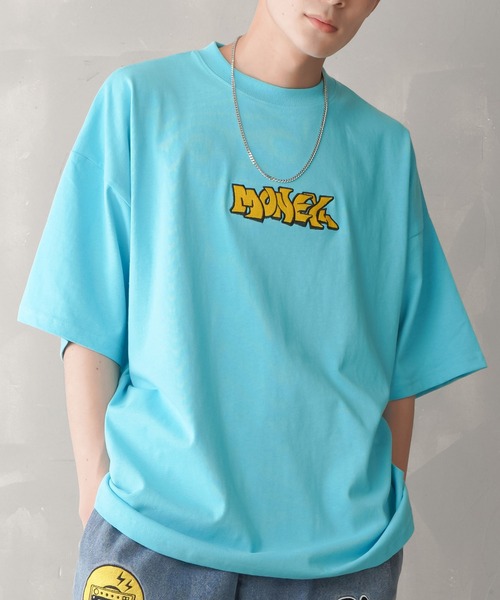SPINNS（スピンズ）の「【ビッグシルエット】MONEY グラフィックロゴ ビッグTシャツ（Tシャツ/カットソー・メンズ・ホワイト/オレンジ/グリーン/ブラック/サックスブルー・ONESIZE）」の4枚目の写真