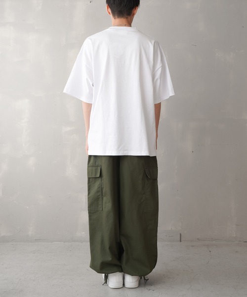 SPINNS（スピンズ）の「【ビッグシルエット】MONEY グラフィックロゴ ビッグTシャツ（Tシャツ/カットソー・メンズ・ホワイト/オレンジ/グリーン/ブラック/サックスブルー・ONESIZE）」の16枚目の写真