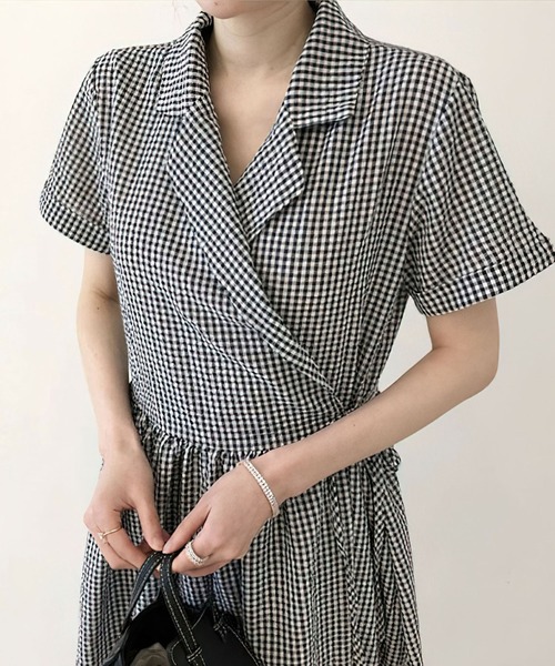 me+em select(ミームセレクト)の「ギンガムチェックテーラードラップロングワンピース(ワンピース・レディース・ブルー/ブラック/ベージュ・FREE)」の2枚目の写真