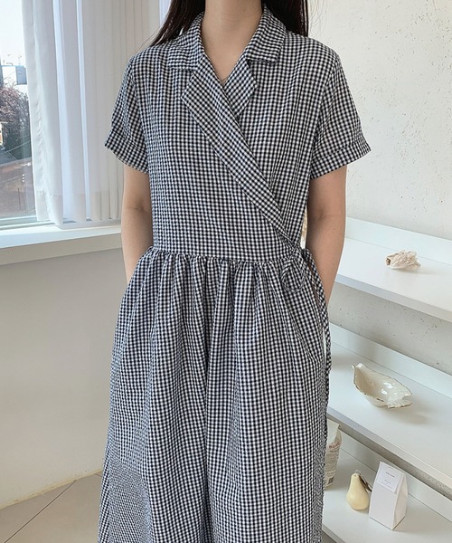 me+em select(ミームセレクト)の「ギンガムチェックテーラードラップロングワンピース(ワンピース・レディース・ブルー/ブラック/ベージュ・FREE)」の8枚目の写真