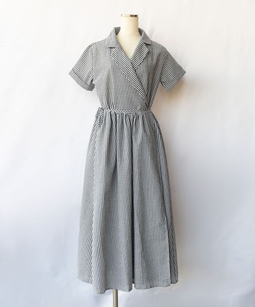 me+em select(ミームセレクト)の「ギンガムチェックテーラードラップロングワンピース(ワンピース・レディース・ブルー/ブラック/ベージュ・FREE)」の4枚目の写真