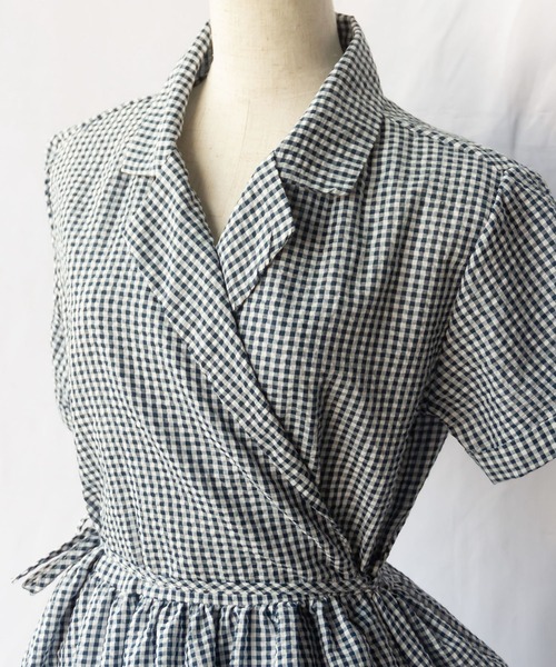 me+em select(ミームセレクト)の「ギンガムチェックテーラードラップロングワンピース(ワンピース・レディース・ブルー/ブラック/ベージュ・FREE)」の6枚目の写真