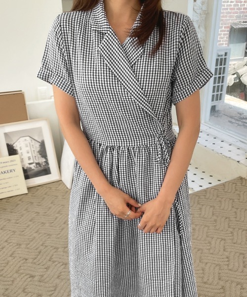 me+em select(ミームセレクト)の「ギンガムチェックテーラードラップロングワンピース(ワンピース・レディース・ブルー/ブラック/ベージュ・FREE)」の17枚目の写真