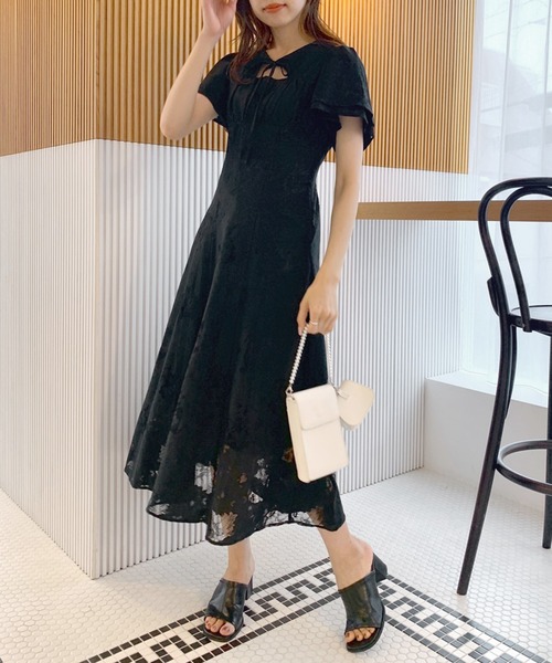 OLIVE des OLIVE（オリーブデオリーブ）の「魅力的レディフレア袖胸開きワンピース（ワンピース・レディース・ブラック/オフホワイト/アイボリー・FREE）」の3枚目の写真