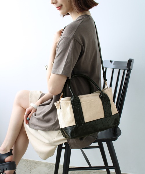 GeeRA（ジーラ）の「仕分けができるミニ2WAYバッグ（トートバッグ・レディース・ブラック/ベージュ/ブルー/ブラック系その他/レオパード/パイソン・FREE）」の3枚目の写真