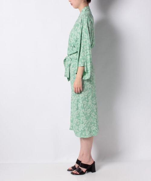agnes b.(アニエスベー)の「IBP2 ROBE フラワープリントワンピース(ワンピース・レディース・グリーン系その他・3/2/1)」の3枚目の写真