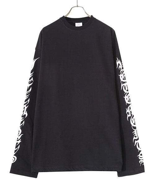 VETEMENTS（ヴェトモン）の「VETEMENTS / ヴェトモン：GOTHIC LOGO LONG SLEEVE：UA53LS100[RIP]（Tシャツ/カットソー・メンズ・ホワイト/ブラック/オレンジ系その他・S/M）」の13枚目の写真