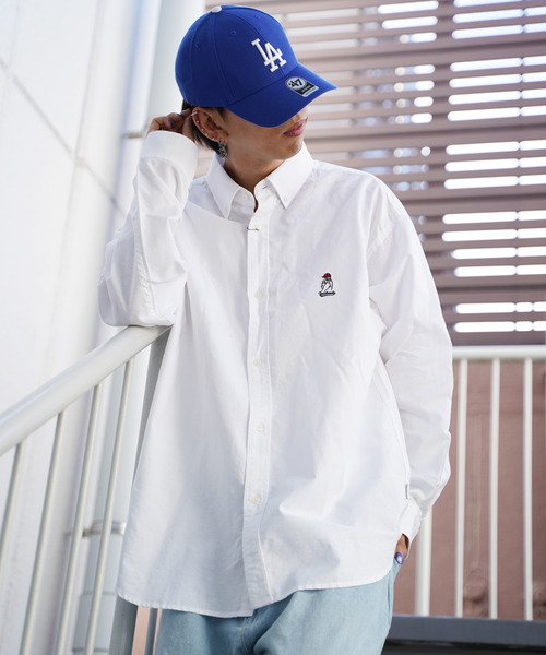 VENCEEXCHANGE(ヴァンスエクスチェンジ)の「Red Cap Girl レッドキャップガール ワンポイント刺繍シャツ(シャツ/ブラウス・メンズ・ホワイト/ブラック/ダークグレー/グリーン/ブルー/ネイビー/ブルー系その他/スカイブルー/イエロー/その他・M/L)」の1枚目の写真