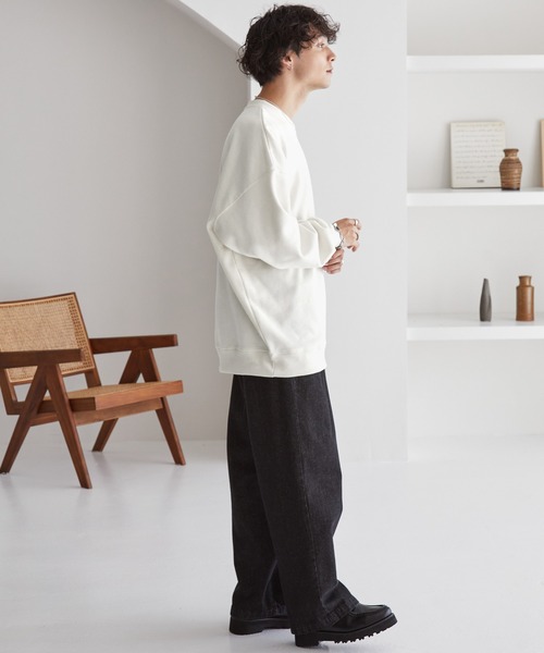 MONO-MART（モノマート）の「ヘビーウェイト裏起毛スーパービッグシルエットカラープルオーバースウェット（スウェット・メンズ・モカ/ダークグレー/ブラック/ライラック/セージグリーン/グレイッシュブルー/オフホワイト/グレー/レッド/ブルー系/ベージュ/ダークネイビー/ダークブラウン・M/L/XL）」の20枚目の写真