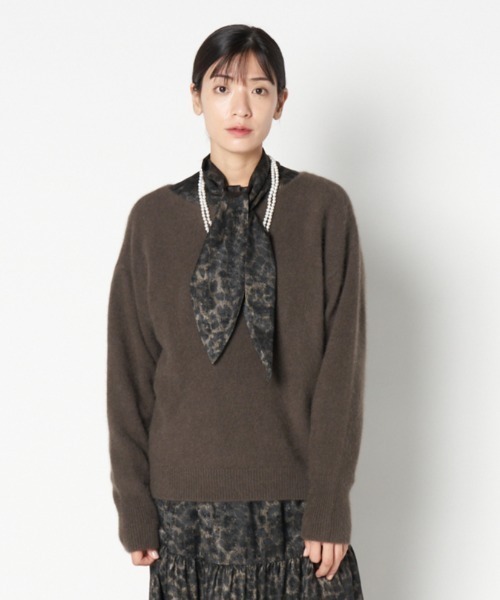 HELIOPOLE(エリオポール)の「RACCOON 2WAY NECK PULLOVER(ニット/セーター・レディース・アイボリー/ブラウン/ピンク/グレー・38)」の2枚目の写真