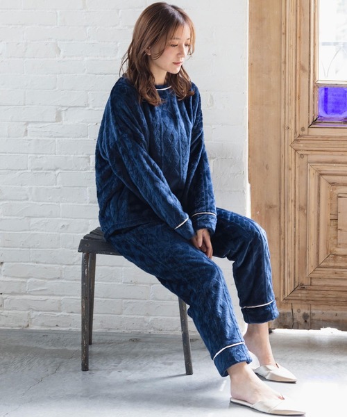 fran de lingerie（フランデランジェリー）の「もこもこ フリースかぶり上下セット レディース パジャマ ふわふわ 部屋着 かわいい あったか（ルームウェア/パジャマ・レディース・グレイッシュベージュ/オフホワイト/ライトブラウン/ワインレッド/コーラルピンク/ホワイト/ライトグレー/ダークブルー/オレンジ/モカ・S-M/M-L）」の7枚目の写真