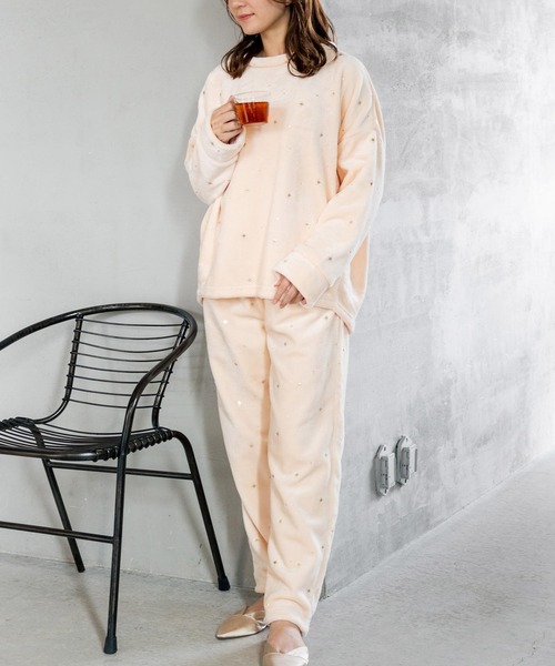 fran de lingerie（フランデランジェリー）の「もこもこ フリースかぶり上下セット レディース パジャマ ふわふわ 部屋着 かわいい あったか（ルームウェア/パジャマ・レディース・グレイッシュベージュ/オフホワイト/ライトブラウン/ワインレッド/コーラルピンク/ホワイト/ライトグレー/ダークブルー/オレンジ/モカ・S-M/M-L）」の10枚目の写真