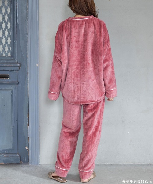 fran de lingerie（フランデランジェリー）の「もこもこ フリースかぶり上下セット レディース パジャマ ふわふわ 部屋着 かわいい あったか（ルームウェア/パジャマ・レディース・グレイッシュベージュ/オフホワイト/ライトブラウン/ワインレッド/コーラルピンク/ホワイト/ライトグレー/ダークブルー/オレンジ/モカ・S-M/M-L）」の18枚目の写真