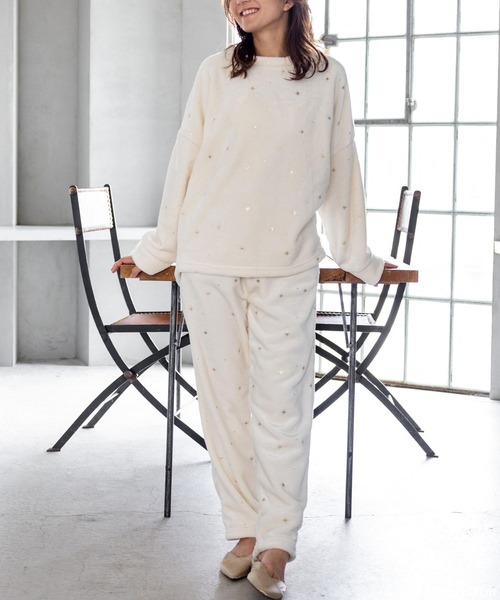 fran de lingerie（フランデランジェリー）の「もこもこ フリースかぶり上下セット レディース パジャマ ふわふわ 部屋着 かわいい あったか（ルームウェア/パジャマ・レディース・グレイッシュベージュ/オフホワイト/ライトブラウン/ワインレッド/コーラルピンク/ホワイト/ライトグレー/ダークブルー/オレンジ/モカ・S-M/M-L）」の21枚目の写真