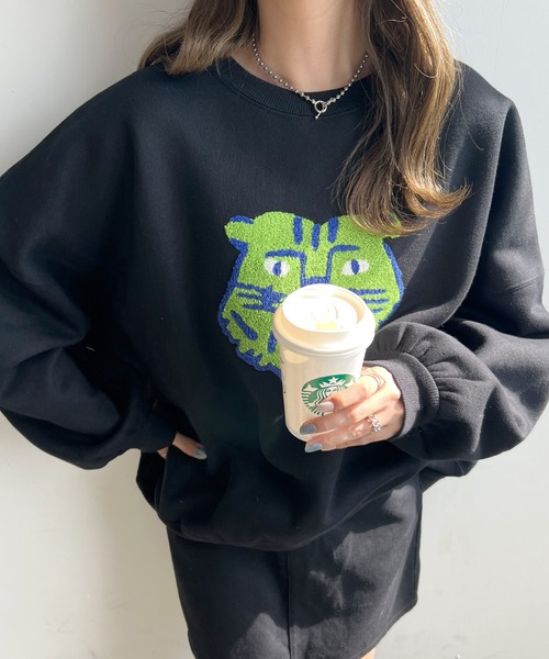 Futier land(フューティアランド)の「トラ相良刺繍ボリューム袖スウェット(スウェット・レディース・オートミール/ボルドー/ブラック/アイボリー/ネイビー・FREE)」の21枚目の写真