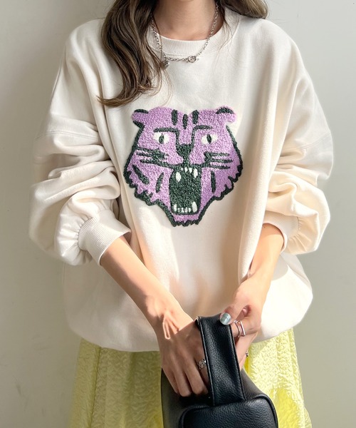 Futier land(フューティアランド)の「トラ相良刺繍ボリューム袖スウェット(スウェット・レディース・オートミール/ボルドー/ブラック/アイボリー/ネイビー・FREE)」の10枚目の写真