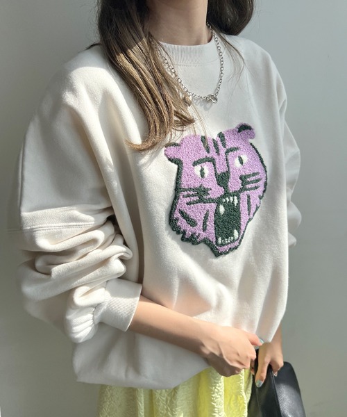 Futier land(フューティアランド)の「トラ相良刺繍ボリューム袖スウェット(スウェット・レディース・オートミール/ボルドー/ブラック/アイボリー/ネイビー・FREE)」の11枚目の写真