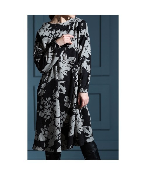 Sawa a la mode(サワアラモード)の「フラワーデザインワンピース(ワンピース・レディース・モカ/ブラック・FREE)」の4枚目の写真