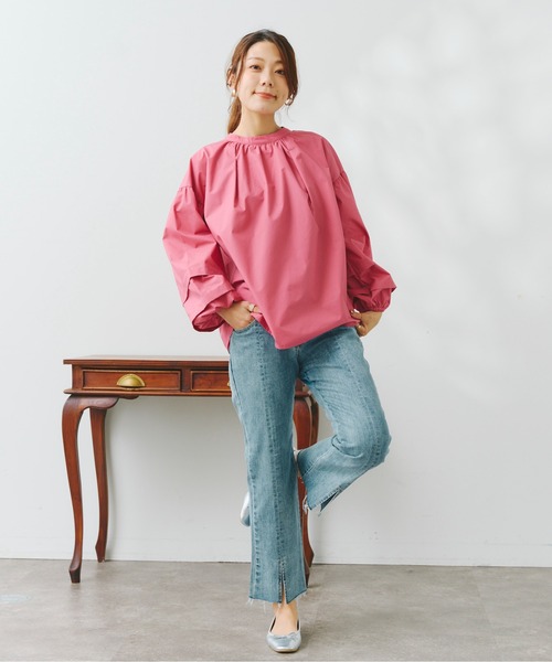 Chez toi(シェトワ)の「裾スリットセミフレアデニム(デニムパンツ・レディース・サックスブルー/インディゴブルー・SMALL/MEDIUM)」の5枚目の写真
