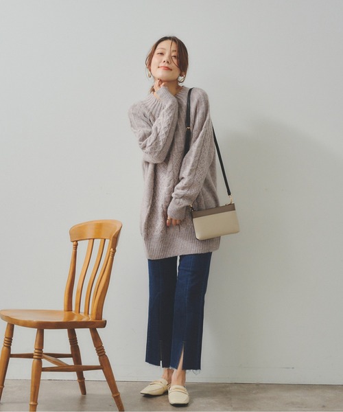 Chez toi(シェトワ)の「裾スリットセミフレアデニム(デニムパンツ・レディース・サックスブルー/インディゴブルー・SMALL/MEDIUM)」の13枚目の写真