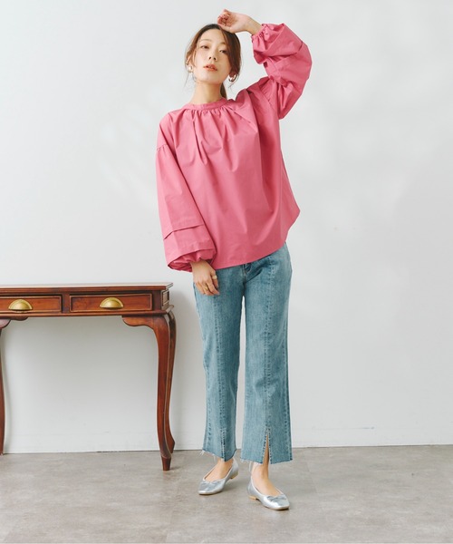 Chez toi(シェトワ)の「裾スリットセミフレアデニム(デニムパンツ・レディース・サックスブルー/インディゴブルー・SMALL/MEDIUM)」の16枚目の写真