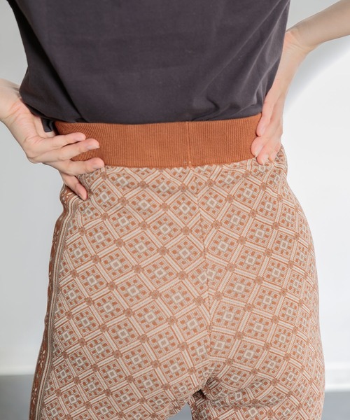 AMERICAN RAG CIE（アメリカンラグシー）の「キカガクニットジャガードパンツ（その他パンツ・レディース・レッド/ブラウン・FREE）」の6枚目の写真