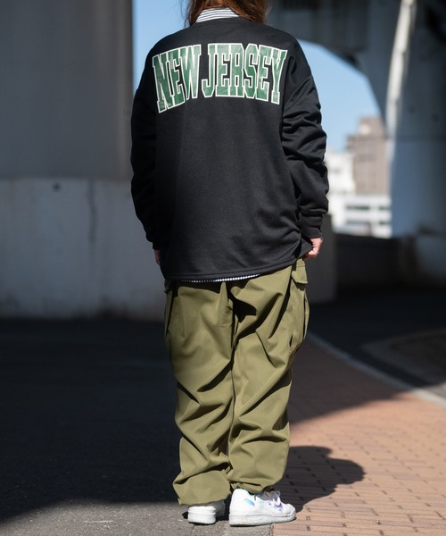 JOHN'S CLOSET（ジョンズクローゼット）の「【40I】ダンボールニット ルーズシルエット プリントスウェット（スウェット・メンズ・ベージュ系その他/グリーン系その他/グリーン/ブラック/グレー/チャコールグレー/ベージュ/ネイビー・MEDIUM/LARGE/X-LARGE）」の2枚目の写真