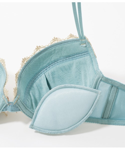 PEACH JOHN ブラジャーショーツセット クリーム色 PEACH JOHN ブラジャー ショーツセット 「ZOZO限定！ボリューム