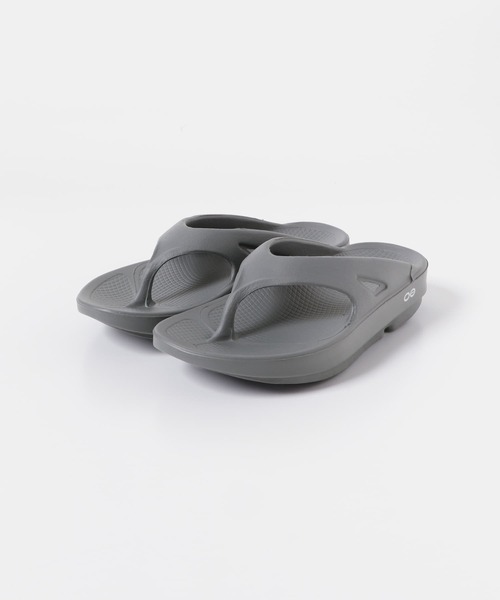 OOFOS（ウーフォス）の「OOFOS　OOriginal（サンダル・レディース・ブラック/グレー・7/6）」の7枚目の写真