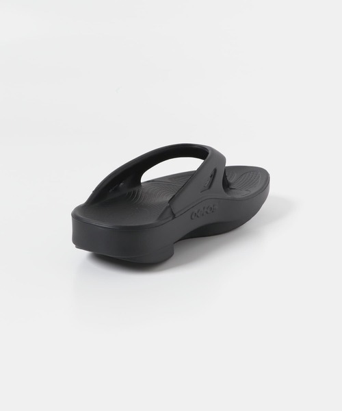 OOFOS（ウーフォス）の「OOFOS　OOriginal（サンダル・レディース・ブラック/グレー・7/6）」の10枚目の写真