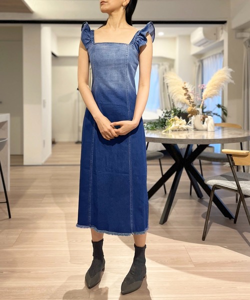 Jewelobe(ジュエローブ)の「グラデーションデニム肩フリルタイトワンピース(ワンピース・レディース・ブルー・M/S)」の3枚目の写真