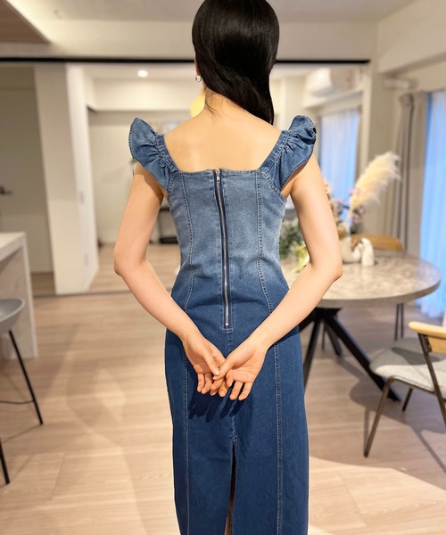Jewelobe(ジュエローブ)の「グラデーションデニム肩フリルタイトワンピース(ワンピース・レディース・ブルー・M/S)」の5枚目の写真