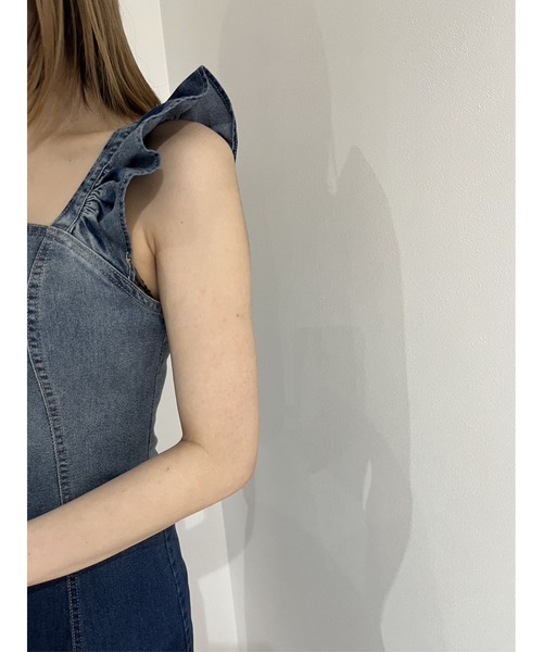 Jewelobe(ジュエローブ)の「グラデーションデニム肩フリルタイトワンピース(ワンピース・レディース・ブルー・M/S)」の9枚目の写真