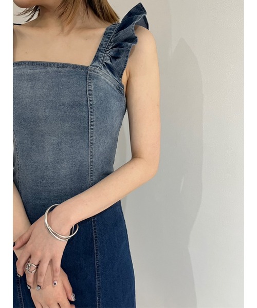 Jewelobe(ジュエローブ)の「グラデーションデニム肩フリルタイトワンピース(ワンピース・レディース・ブルー・M/S)」の10枚目の写真