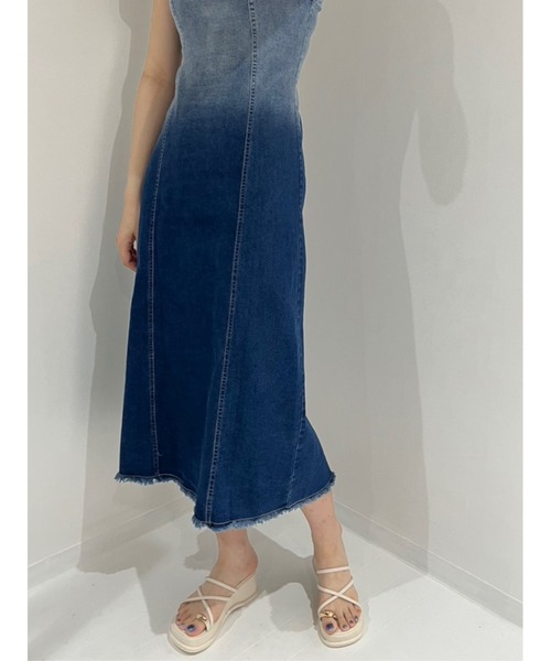 Jewelobe(ジュエローブ)の「グラデーションデニム肩フリルタイトワンピース(ワンピース・レディース・ブルー・M/S)」の13枚目の写真