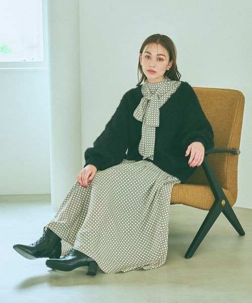 mysty woman(ミスティウーマン)の「ふわふわメランジシャギーVカーデ 971372(カーディガン/ボレロ・レディース・ブルー/オレンジ系その他/ブラック/モカ・FREE)」の6枚目の写真