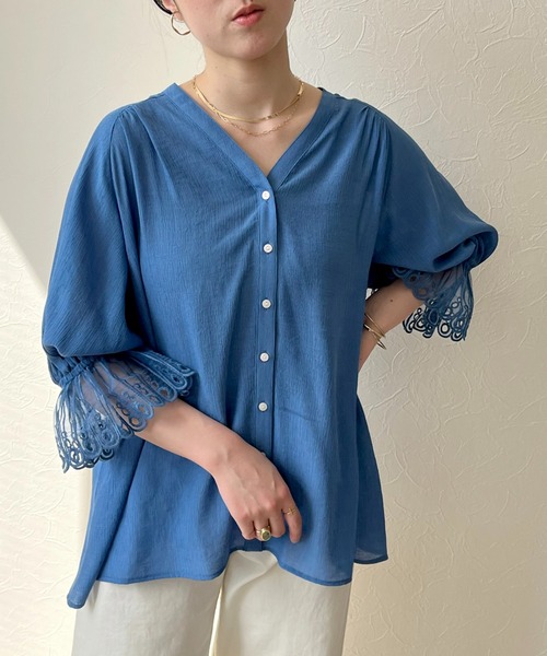 LHELBIE(レルビエ)の「カフスレースシャツ(シャツ/ブラウス・レディース・ブルー/オフホワイト/ブラック・M)」の17枚目の写真
