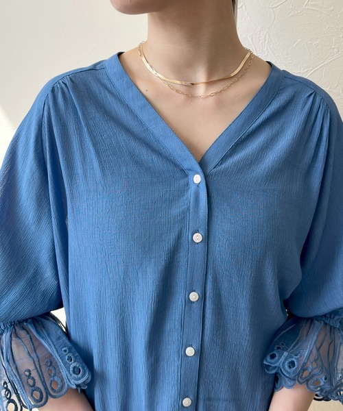 LHELBIE(レルビエ)の「カフスレースシャツ(シャツ/ブラウス・レディース・ブルー/オフホワイト/ブラック・M)」の18枚目の写真