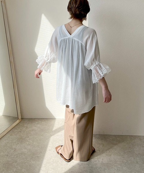 LHELBIE(レルビエ)の「カフスレースシャツ(シャツ/ブラウス・レディース・ブルー/オフホワイト/ブラック・M)」の19枚目の写真