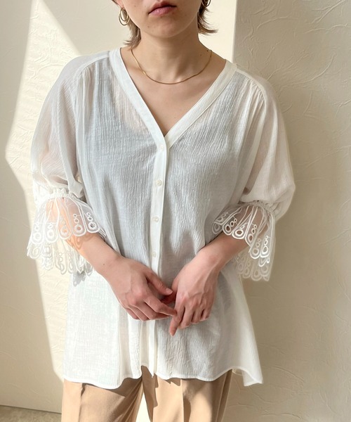 LHELBIE(レルビエ)の「カフスレースシャツ(シャツ/ブラウス・レディース・ブルー/オフホワイト/ブラック・M)」の13枚目の写真