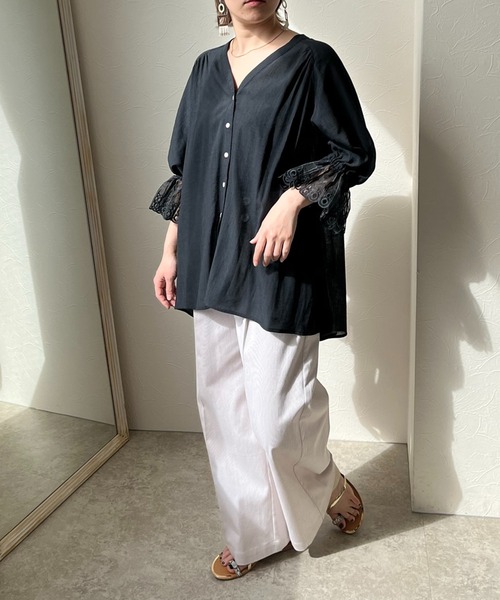 LHELBIE(レルビエ)の「カフスレースシャツ(シャツ/ブラウス・レディース・ブルー/オフホワイト/ブラック・M)」の21枚目の写真