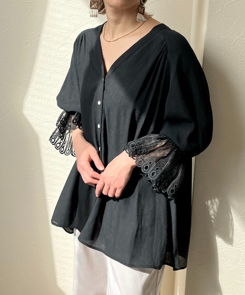 LHELBIE(レルビエ)の「カフスレースシャツ(シャツ/ブラウス・レディース・ブルー/オフホワイト/ブラック・M)」の9枚目の写真