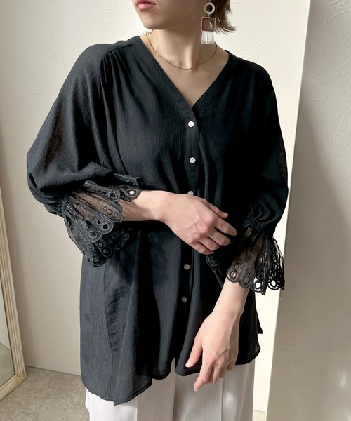 LHELBIE(レルビエ)の「カフスレースシャツ(シャツ/ブラウス・レディース・ブルー/オフホワイト/ブラック・M)」の22枚目の写真