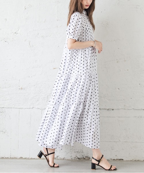 SUGAR BISKET（シュガービスケット）の「パフ袖ティアードワンピース（ワンピース・レディース・ブラック/ブルーグレー/ホワイト系その他/ブラック系その他・M/L）」の8枚目の写真