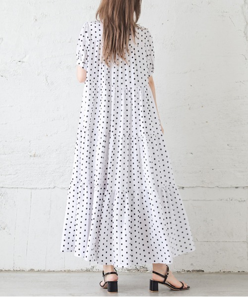 SUGAR BISKET（シュガービスケット）の「パフ袖ティアードワンピース（ワンピース・レディース・ブラック/ブルーグレー/ホワイト系その他/ブラック系その他・M/L）」の15枚目の写真