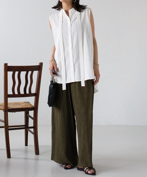 EASEBLUE（イーズブルー）の「ノースリブラウス【ボウタイ付き】（シャツ/ブラウス・レディース・ブラック/オフホワイト/カーキ・FREE）」の9枚目の写真