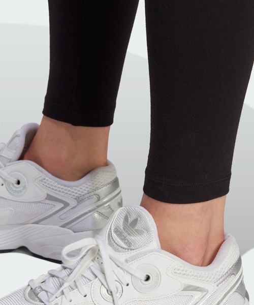 adidas（アディダス）の「アディカラー エッセンシャルズ レギンス / アディダスオリジナルス adidas Originals（レギンス/スパッツ・レディース・ブラック・XX-LARGE/X-LARGE/SMALL/X-SMALL/MEDIUM/LARGE）」の5枚目の写真