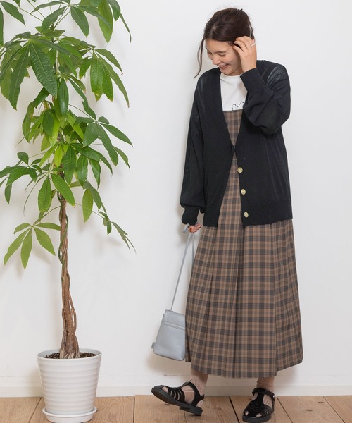 POU DOU DOU（プードゥドゥ）の「マシーンウォッシャブルVネックカーディガン（カーディガン/ボレロ・レディース・ブルー/イエロー/ブラック・3）」の8枚目の写真