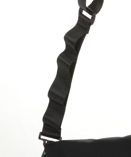 niko and...（ニコアンド）の「【DOD(ディーオーディー)】コラボメッセンジャーバッグ付きニンジン（ショルダーバッグ・レディース・キャメル/ブラック・0）」の12枚目の写真